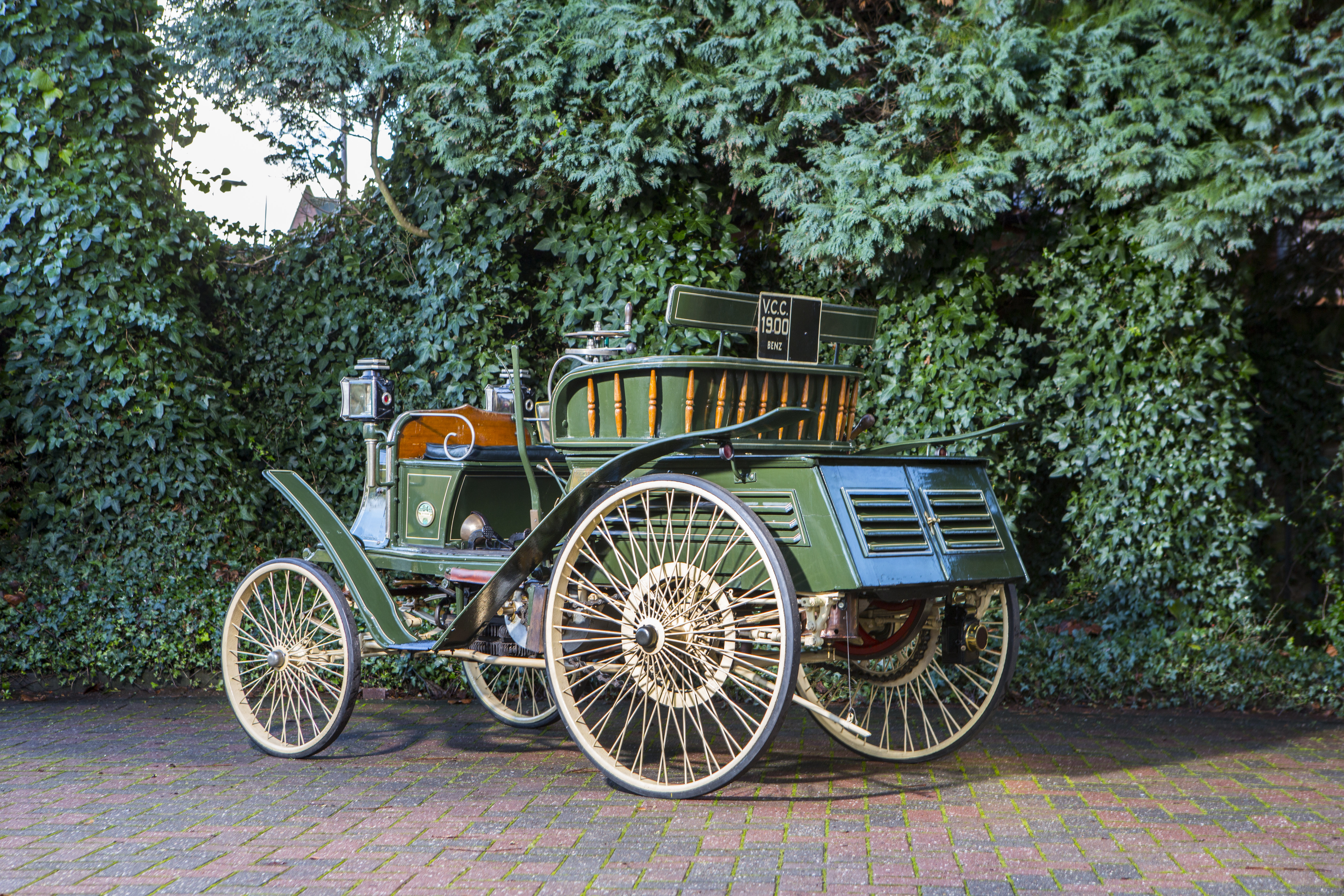 115-YEAR-OLD BENZ IDEAL OFFERED AT BONHAMS MERCEDES-BENZ SALE cover