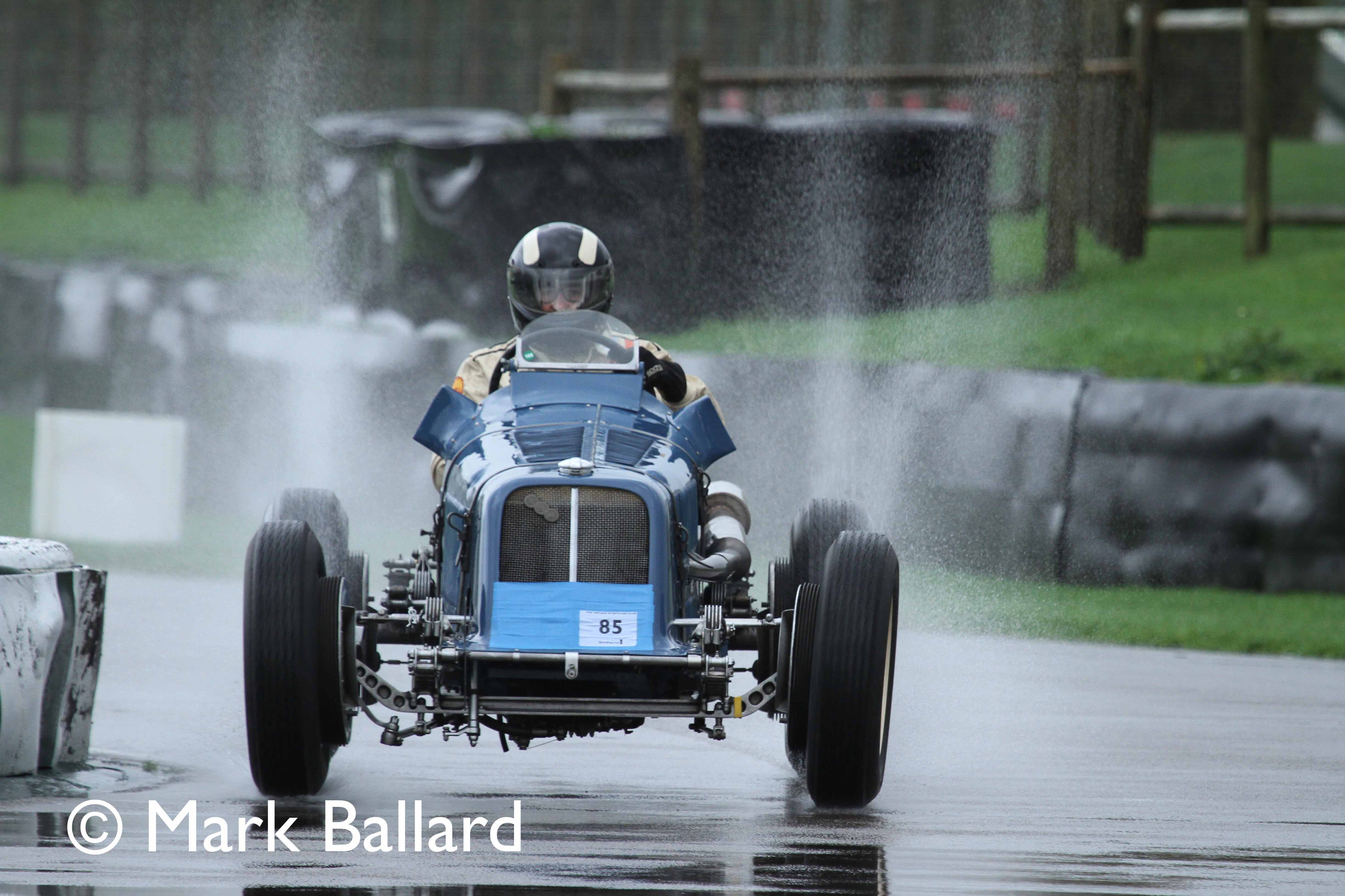 Morgans go head-to-head with ERAs at VSCC Autumn Sprint cover