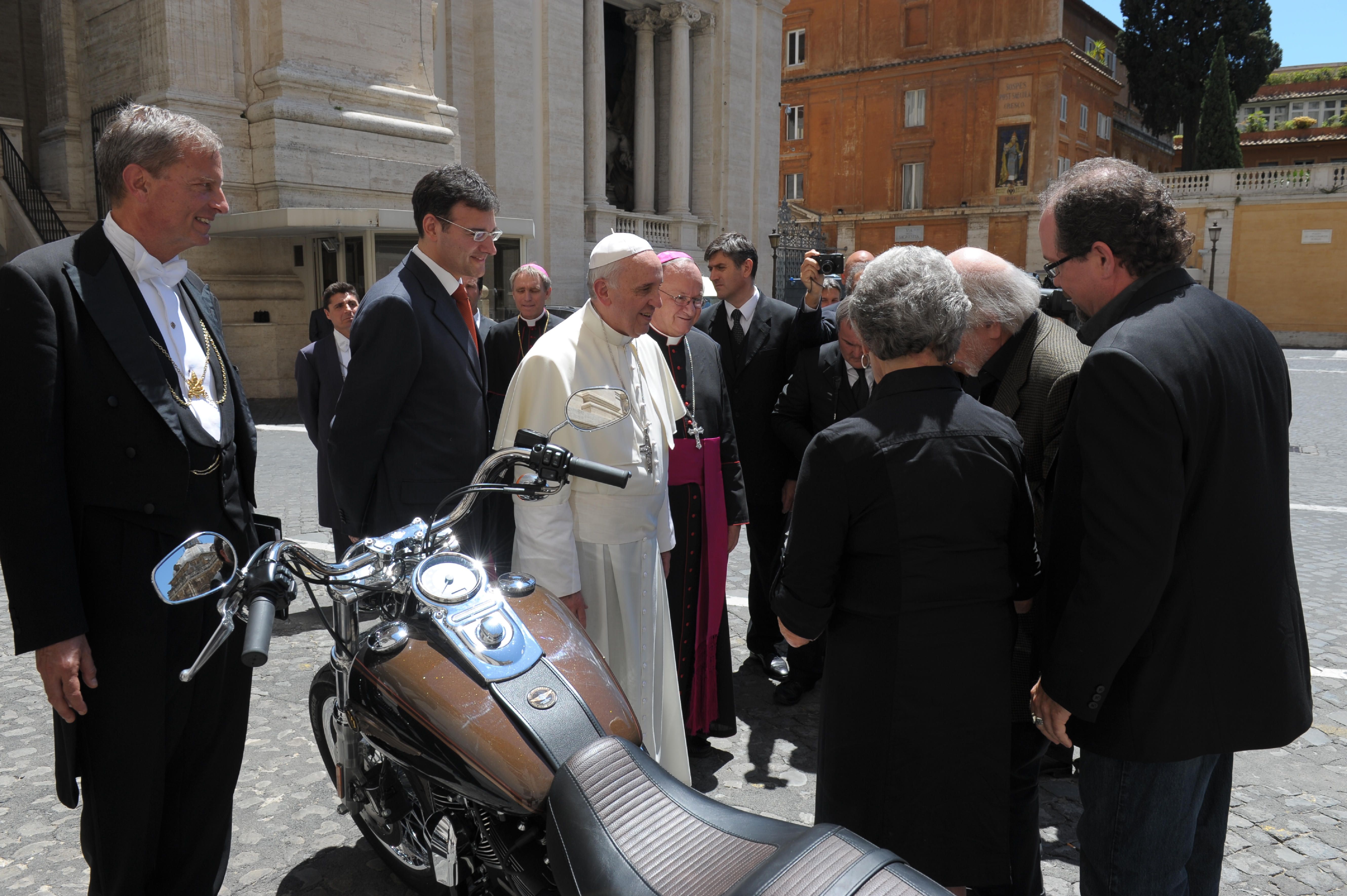 POPE FRANCIS’ HARLEY-DAVIDSON IS TO BE SOLD BY BONHAMS FOR CHARITY AT PARIS SALE cover
